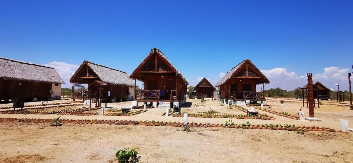 Cap Kimony Hotel Morondava Buitenkant foto