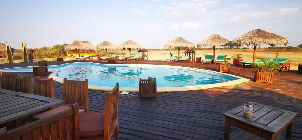 Cap Kimony Hotel Morondava Buitenkant foto