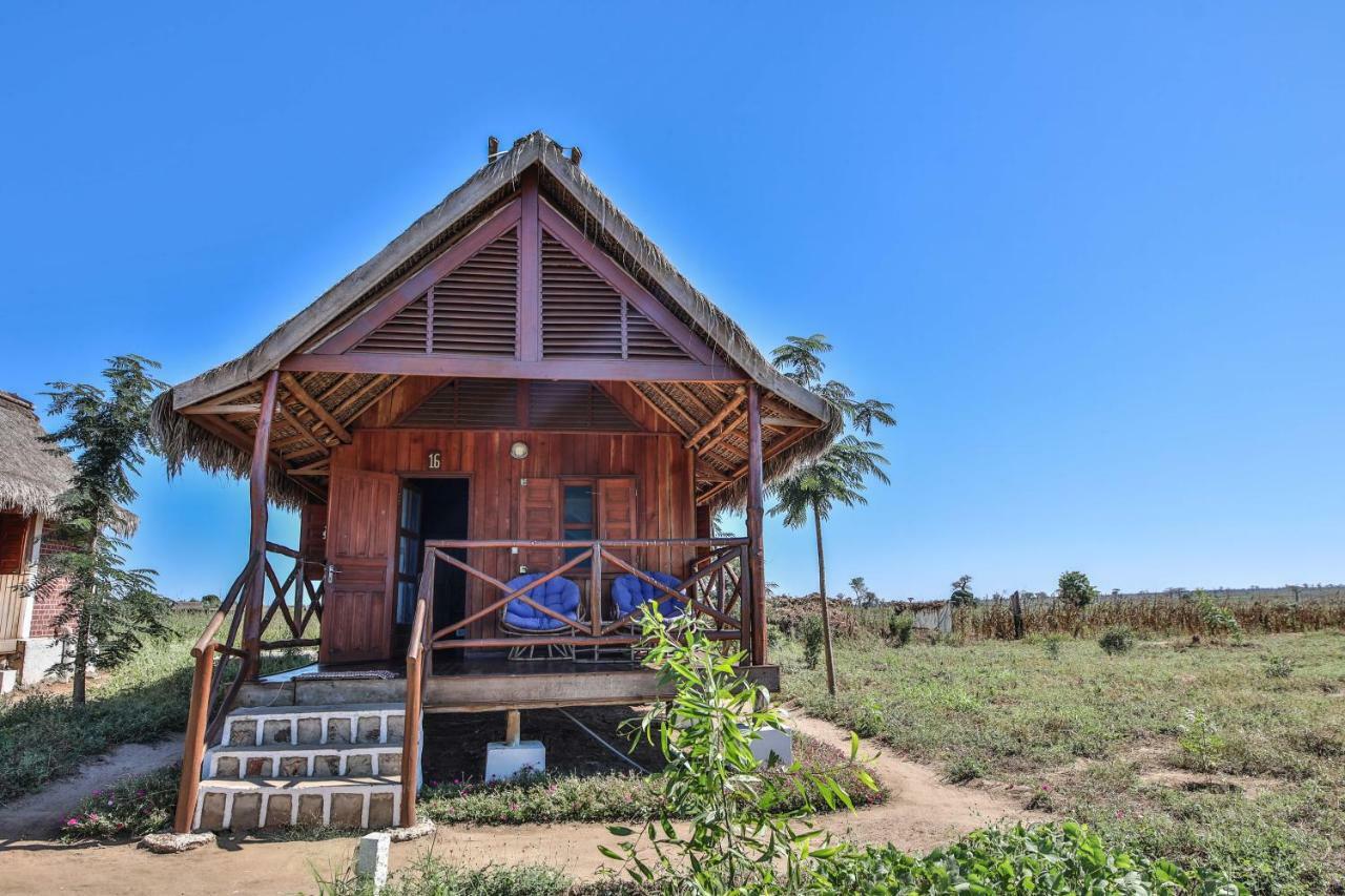 Cap Kimony Hotel Morondava Buitenkant foto